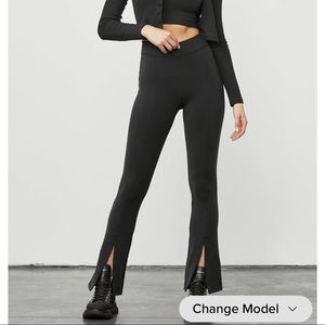 New w/ tags ALO Yoga Airbrush High Waist Flutter Legging